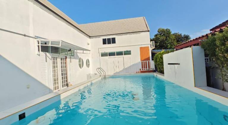 Windy Pool Villa Pattaya Private Entire house — photo 2