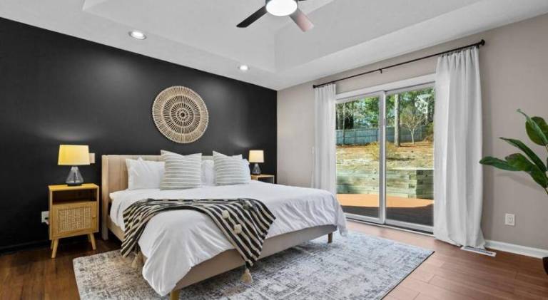 Vacation home with pool — photo 2