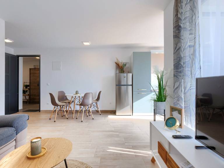 Holiday apartment with patio — photo 4