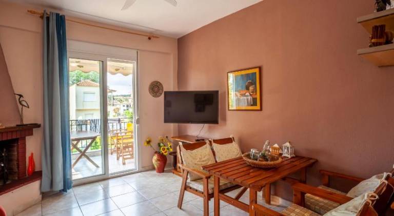 Fully equipped vacation home with terrace & yard | Pet-friendly — photo 2
