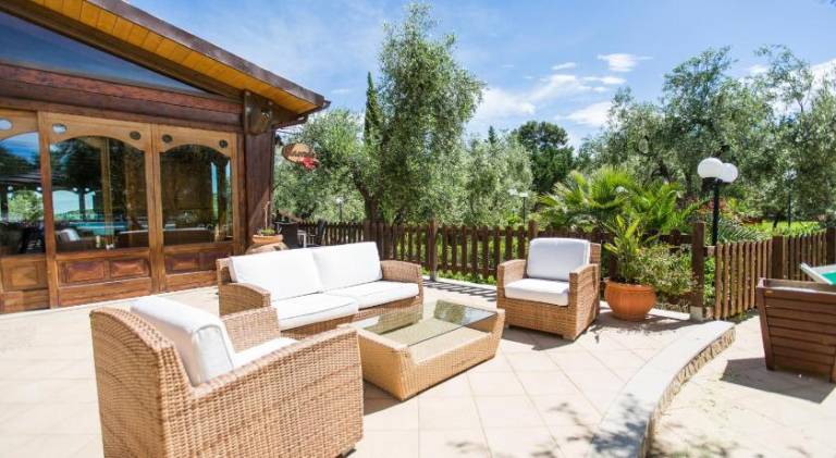 Pleasant serviced apartment with jacuzzi, yard & pool | Pet-friendly — photo 3