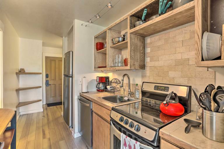 Resort Condo Retreat  6 Mi to Downtown Bend! — photo 2