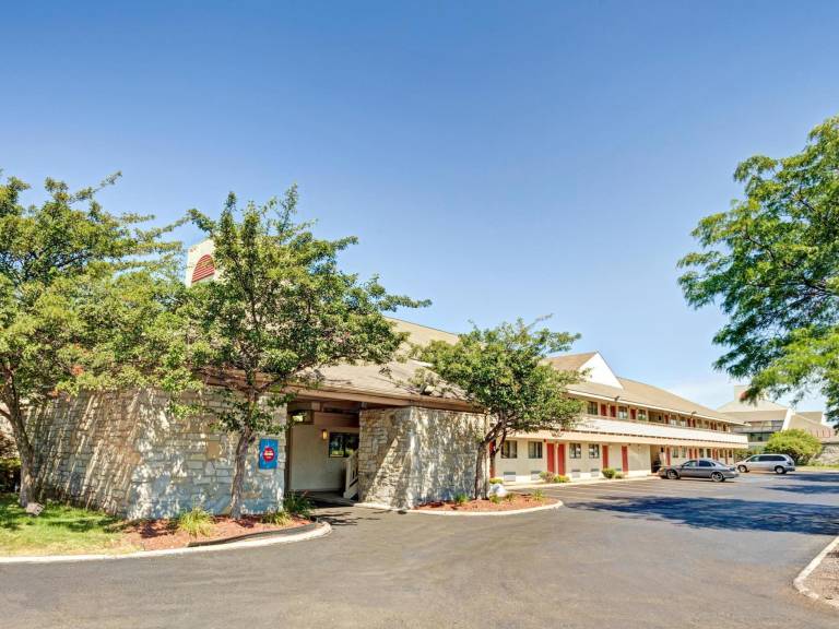 Days Inn & Suites by Wyndham Monroe