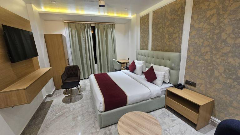 Hotel Saroma Portico in Prayagraj