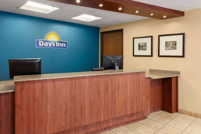 Days Inn Wyndham Rockford I-90 Casino District — photo 5