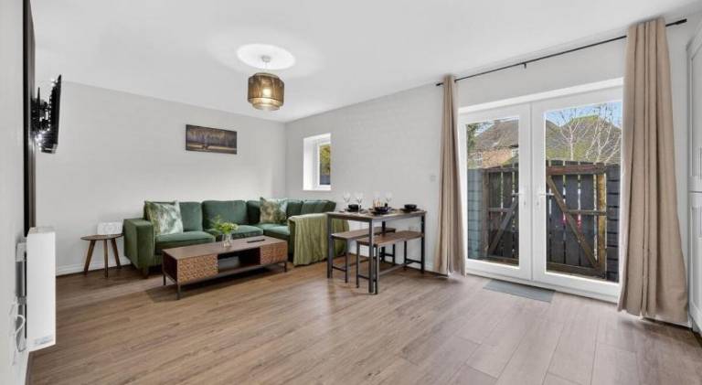 City Centre 2BR Apt with Balcony Access and Free Parking in Cardiff