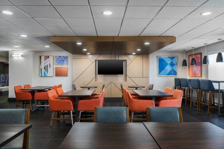 Holiday Inn Express Hotel & Suites Bentonville By IHG — photo 3