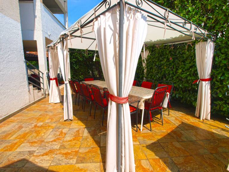 Holiday apartment with terrace — photo 5