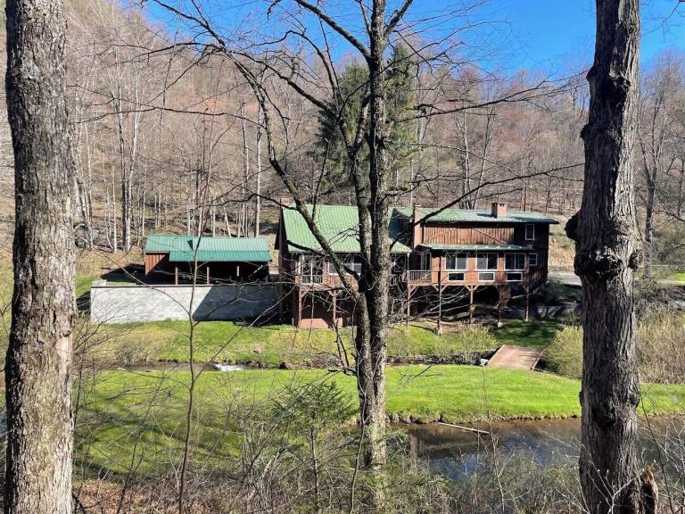 Cabin Leetonia