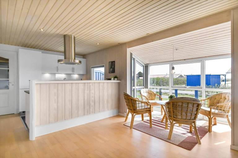 Fully equipped ample vacation home with BBQ & patio | Pets allowed — photo 4