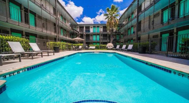 Rental apartment with pool & garden — photo 3