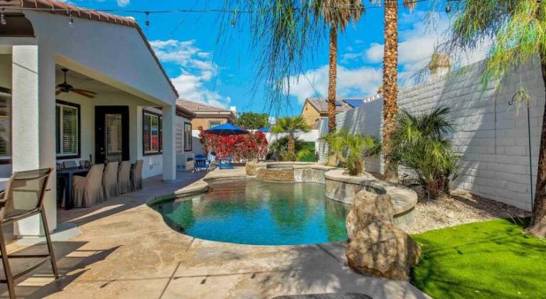 House with pool & jacuzzi — photo 3