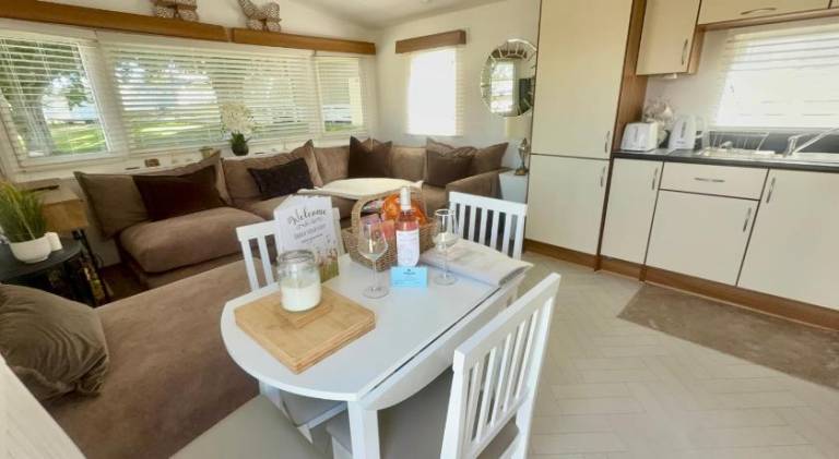 Hoburne Devon Bay Holiday Home Fresh Bright Rental - Home from home — photo 5
