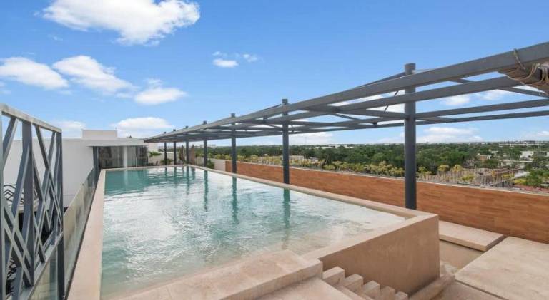 House with pool — photo 5