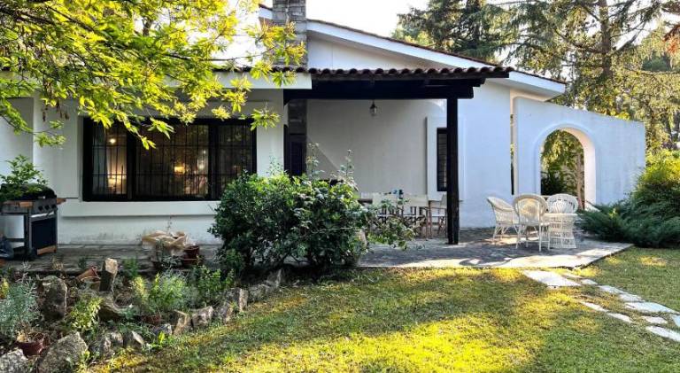 Fully equipped villa with barbeque, yard & pool | Dogs allowed — photo 4