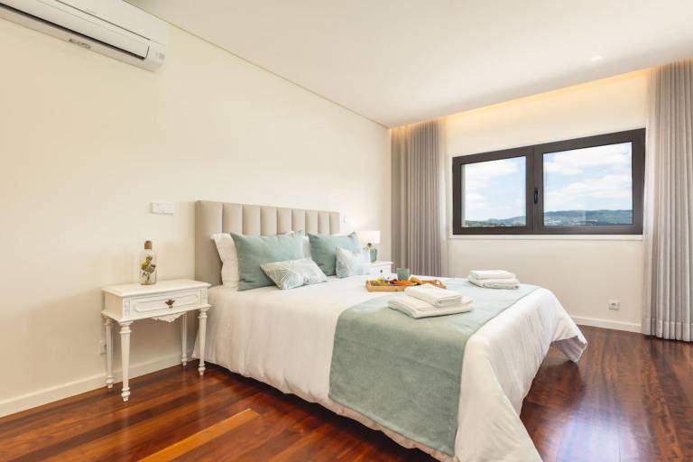 6-Bed House - Sleeps 12 - Pool, Bbq, Pool Table — photo 3