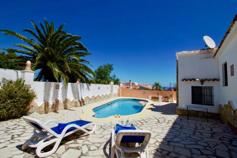Villa with patio, barbecue & private pool — photo 3