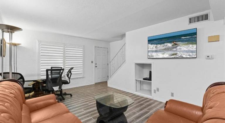Vacation home with pool | Beach nearby | Pet-friendly — photo 2