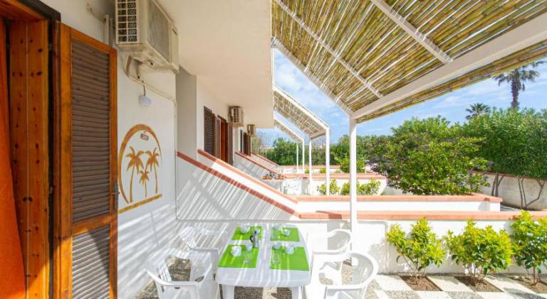 Serviced apartment with garden in Melendugno