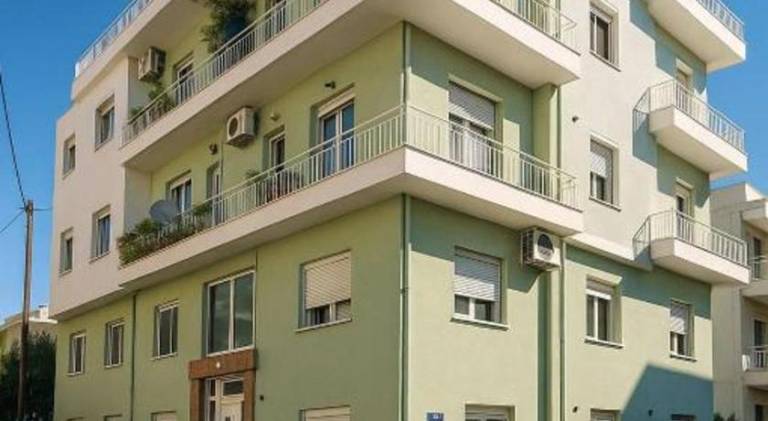 Apartment with terrace — photo 3