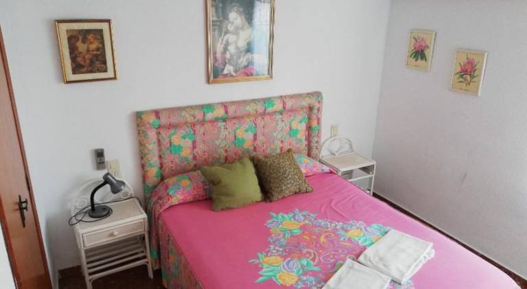Holiday apartment with pool, garden & patio — photo 2