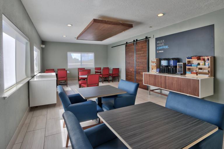 Holiday Inn Express Hotel & Suites Albuquerque - North Balloon Fiesta Park By IHG — photo 3