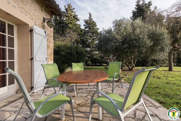 Gite with yard, patio & grill — photo 5