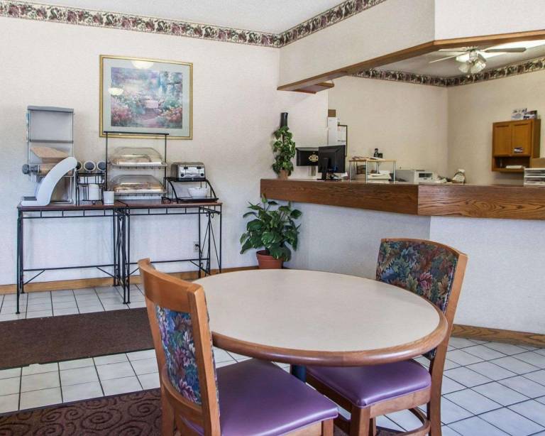 Quality Inn Galesburg near US Highway 34 and I-74 — photo 4