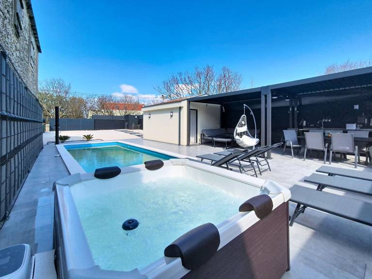     
Casa ∙ 8 personas ∙ 3 habitaciones
