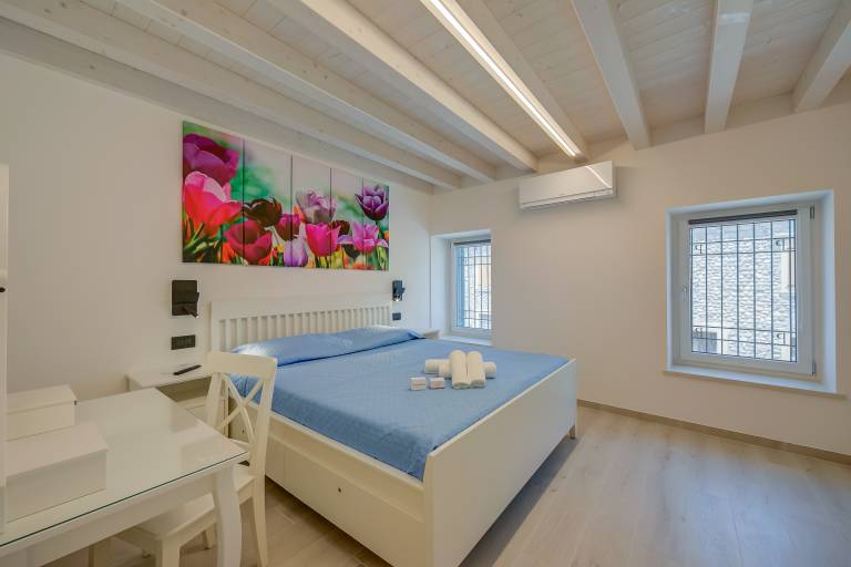 Rental apartment with 2 rooms for 4 persons — photo 3
