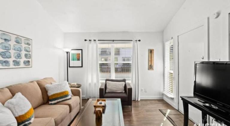 Apartment with pool | Near Zilker Botanical Garden | Perfect for remote work — photo 2