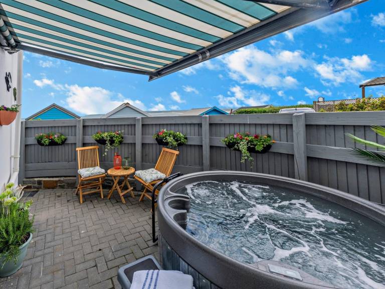 Fully equipped lovely apartment with barbeque, garden & patio | Water view | Pets are welcome in Bideford