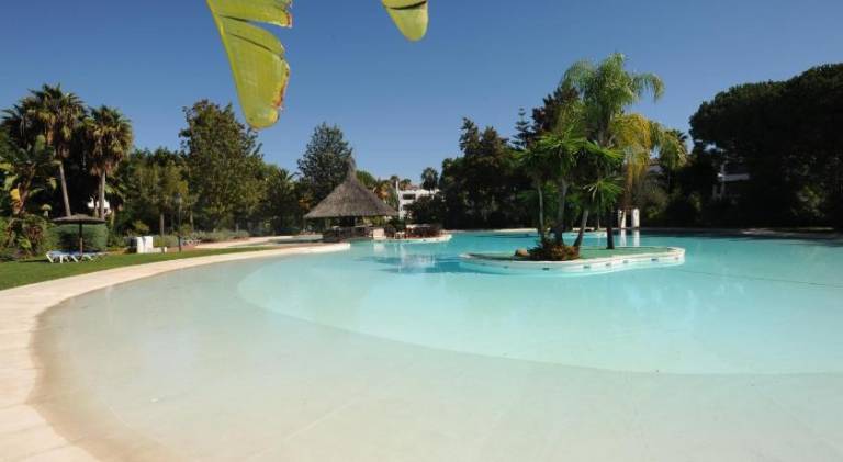 Fully equipped holiday apartment with pool & yard | Suitable for remote work | Pets are welcome in Estepona