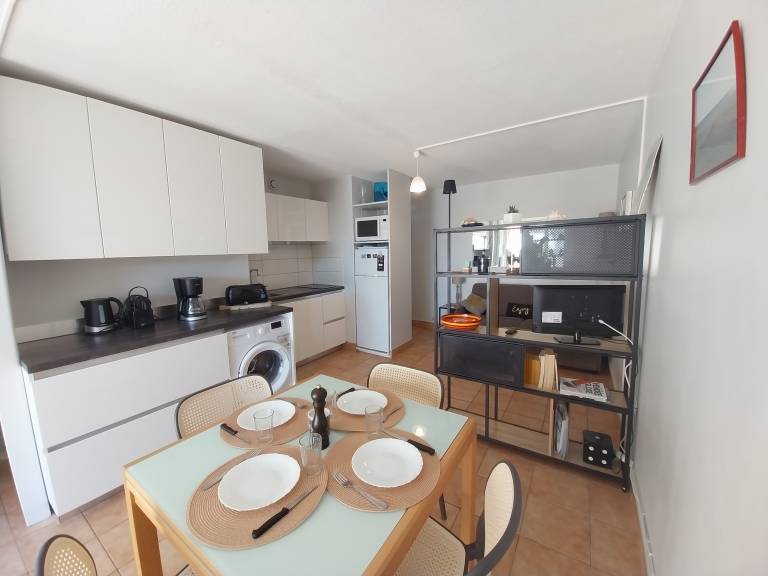 Apartment with yard, terrace & BBQ | Beach view | Close to the beach | Pets are welcome — photo 3