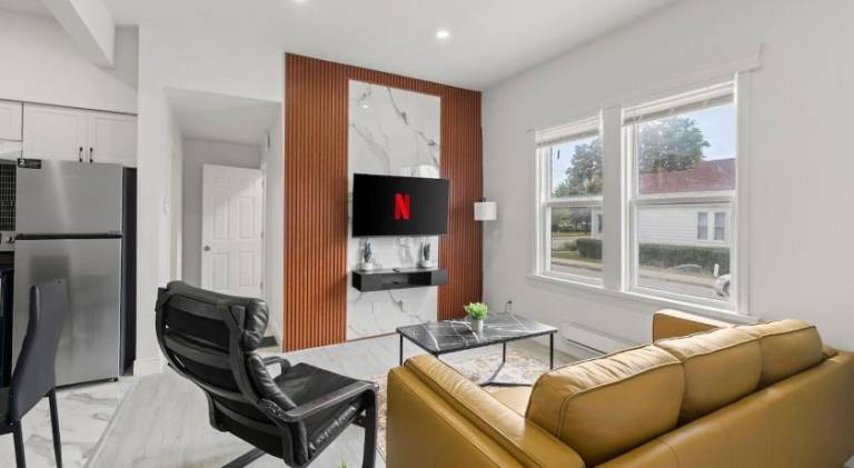 Apartment with 1 room for 4 persons in Windsor, ON