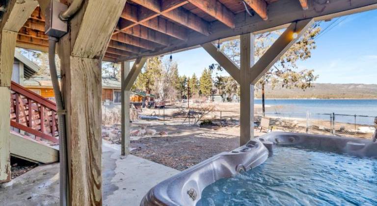 Vacation home with jacuzzi, heated pool & barbeque — photo 4