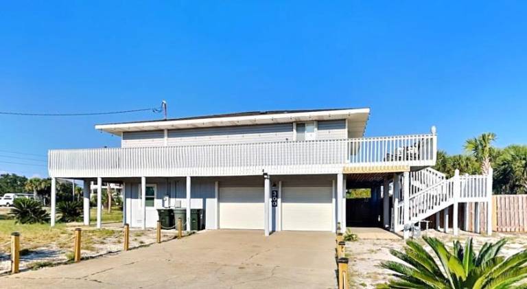 House with pool in Pensacola, FL