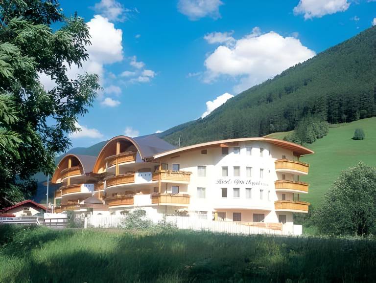 Wellness Refugium & Resort Hotel Alpin Royal - Small Luxury Hotels of the World in Valle Aurina