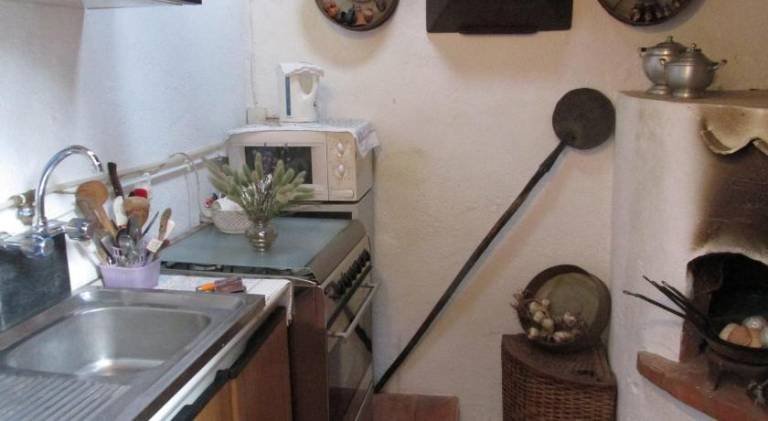 Vacation home with barbecue, patio & yard — photo 4