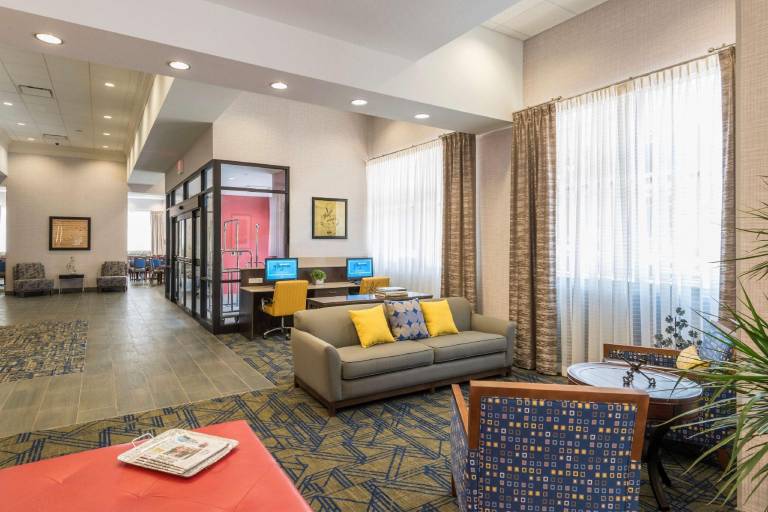 Hampton Inn and Suites Tulsa Downtown — photo 3
