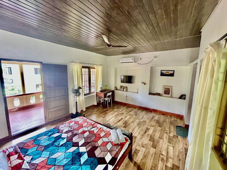 AC Deluxe Balcony Suite Mango Tree Villa