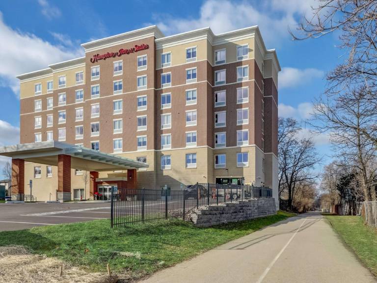 Hampton Inn and Suites by Hilton Cincinnati Midtown Rookwood — photo 2
