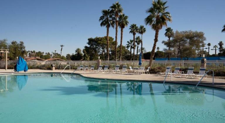 Vacation home with pool — photo 4