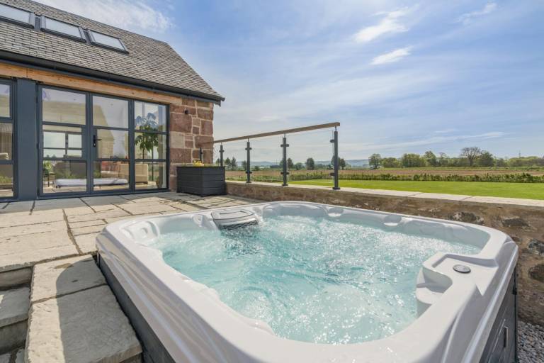Fully equipped cottage with BBQ, hot tub & yard | Dogs allowed in Perth