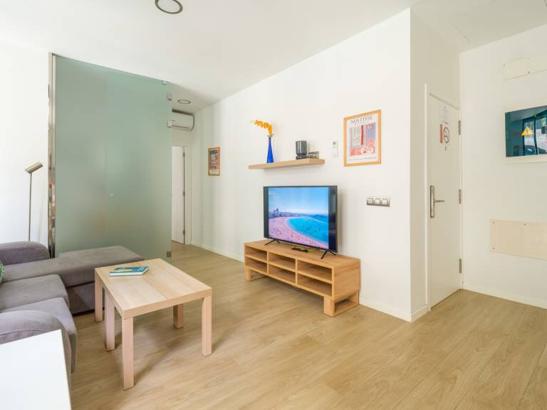 Modern beachside home, perfect for remote work — photo 5