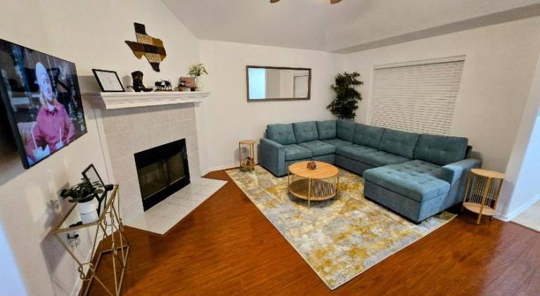House with jacuzzi & patio in Arlington, TX