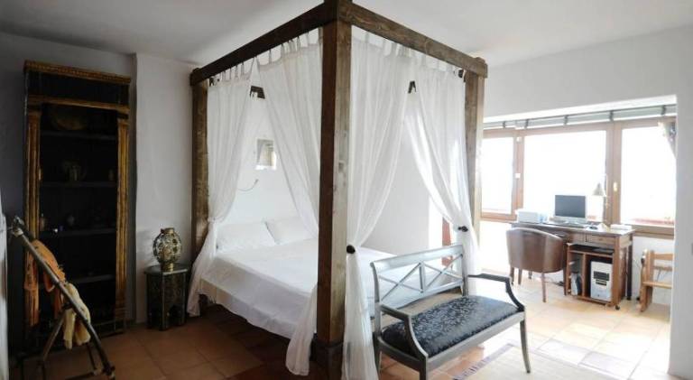 Villa with pool — photo 2