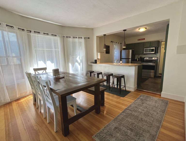 LUCKY! You Score a Straight Flush When You Book This Home! Walk to Downtown Hood River in Hood River, OR