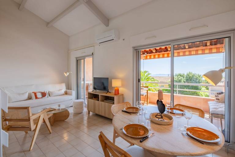 Child-friendly nice rental apartment with patio | Sea view | Beach nearby | Dogs allowed — photo 3