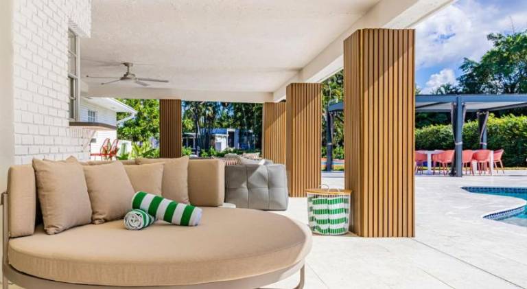 Villa with pool & hot tub — photo 4